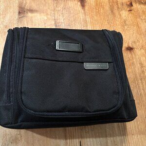 Briggs & Riley Baseline Deluxe Hangable Toiletry Bag